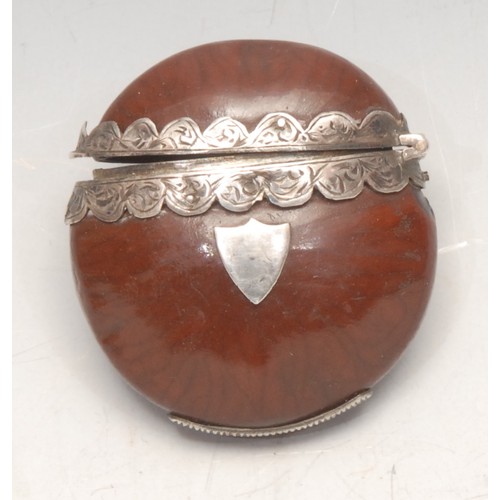 3613 - A 19th century silver mounted chestnut vesta case, 4.5cm long, c. 1880