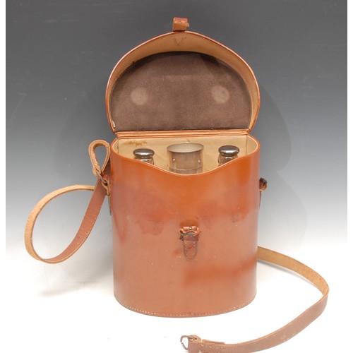 3107 - A leather travelling hunting or picnic drinks case, hinged cover enclosing a pair of frosted glass f... 