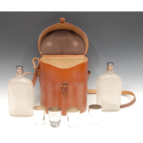 3107 - A leather travelling hunting or picnic drinks case, hinged cover enclosing a pair of frosted glass f... 