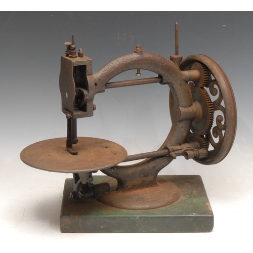 3104 - A late 19th century Wanzer style sewing machine, 26.5cm high