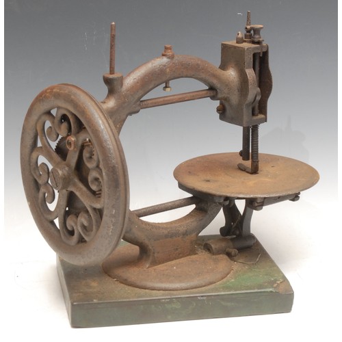 3104 - A late 19th century Wanzer style sewing machine, 26.5cm high