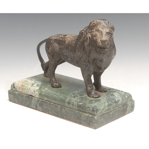 3569 - A 19th century French bronze, cast as a lion, Grand Tour manner, green marble base, 17cm high overal... 