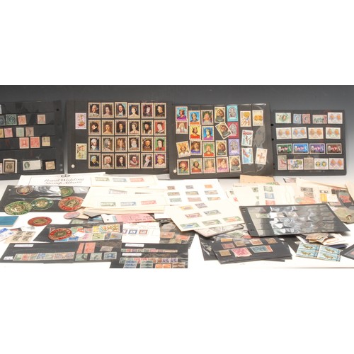 3997 - Stamps - collection of mostly British Empire stamps on hagners, loose and on sheets, booklets, etc, ... 