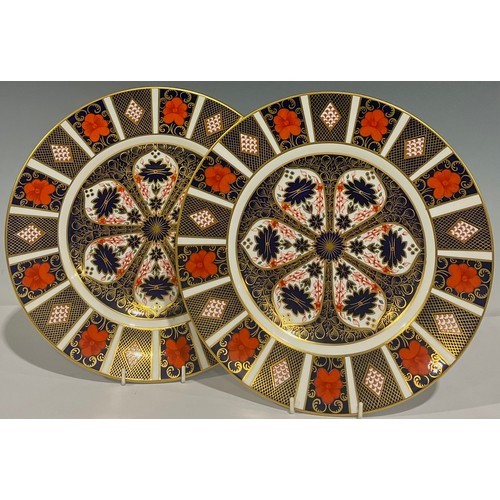 40 - A Royal Crown Derby Imari palette 1128 pattern dinner plate, first quality; another, second (2)