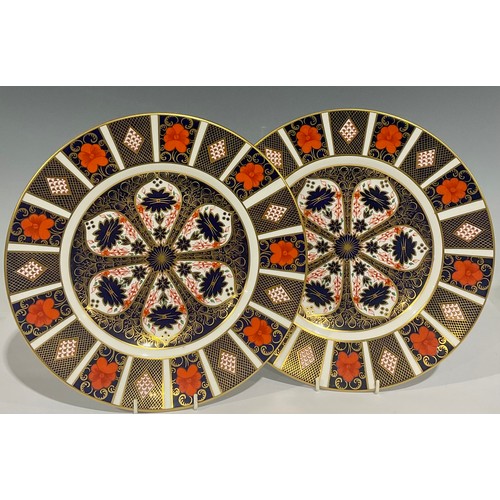 40 - A Royal Crown Derby Imari palette 1128 pattern dinner plate, first quality; another, second (2)