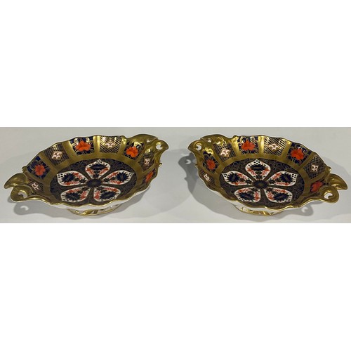 41 - A pair of Royal Crown Derby Imari palette 1128 pattern pedestal bon-bon dishes, solid gold band, 16c... 