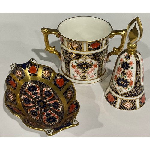 43 - A Royal Crown Derby Imari palette 1128 pattern candle snuffer, first quality; an 1128 loving cup, fi... 