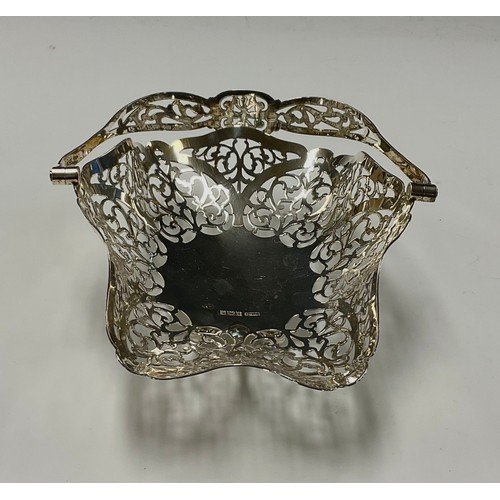 46 - A silver sweetmeat basket, swing handle, 14cm wide, Birmingham 1959, 119g