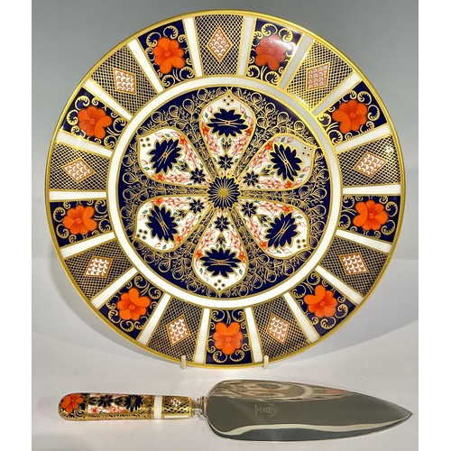 67 - A Royal Crown Derby Imari palette 1128 pattern gateau platter, 28.5cm, second quality;  an 1128 patt... 