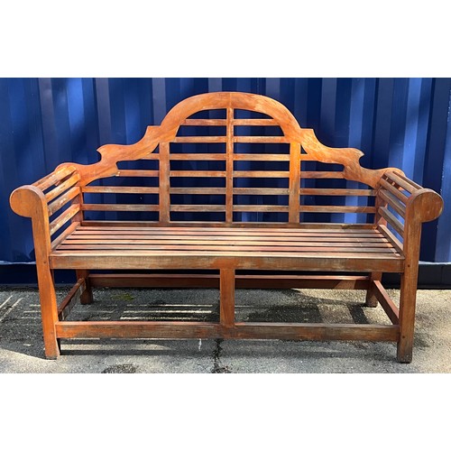 206 - A Thakeham style garden bench, in the manner of Sir Edwin Landseer Lutyens, 105cm high, 165cm wide