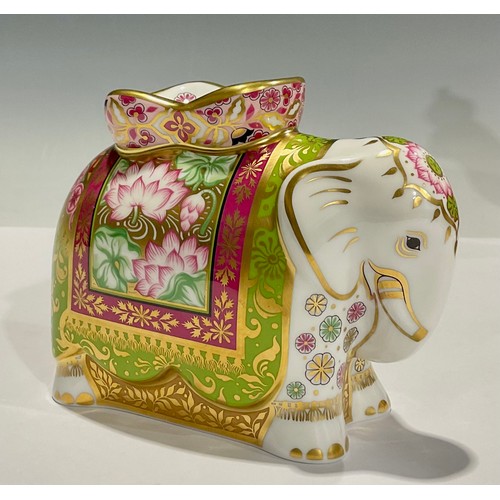 358 - A Royal Crown Derby paperweight, Rani, mother elephant, one of a limited edition of 1250 commissione... 