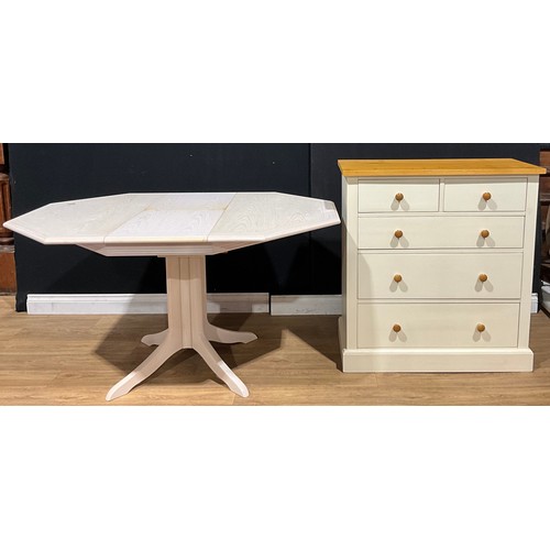 400 - A G Plan octagonal extending dining table, 77cm high, 105.5cm opening to 143cm long, 105.5cm wide; a... 