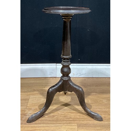 415 - A George II Revival mahogany wine table or candle stand, 68cm high, 30.5cm diameter