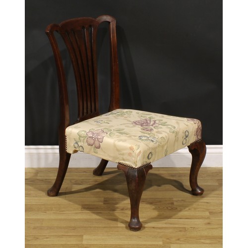 416 - A George II mahogany provincial Chippendale chair, of low proportions, stuffed-over seat, cabriole f... 