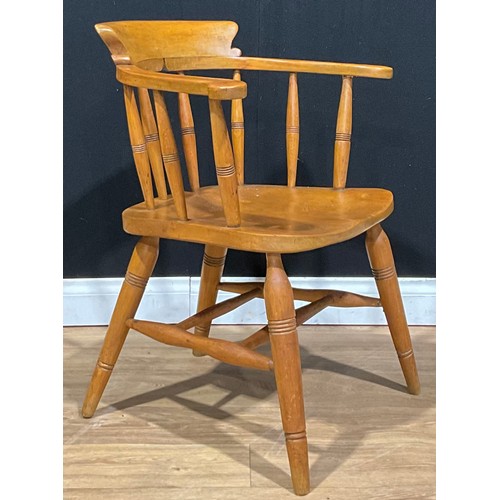 419 - A George VI beech and elm smoker’s bow elbow chair, 80cm high, 62.5cm wide