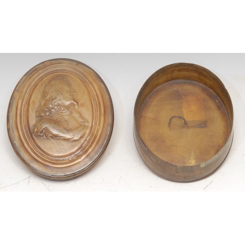 3264A - An early 18th century pressed horn oval snuff box, attributed to [Jean] John Obrisset, the push-fitt... 