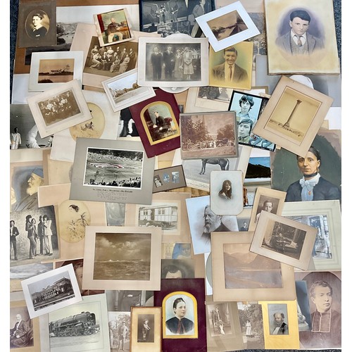 588 - A box of vintage photographs, 19th and 20th century