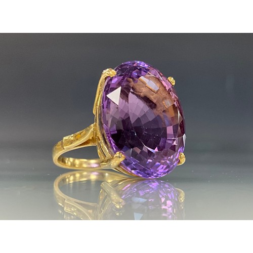 473 - A large oval amethyst ring, approx 19mm x 16mm, 18ct gold shank, stamped 750, size K, 8.5g gross