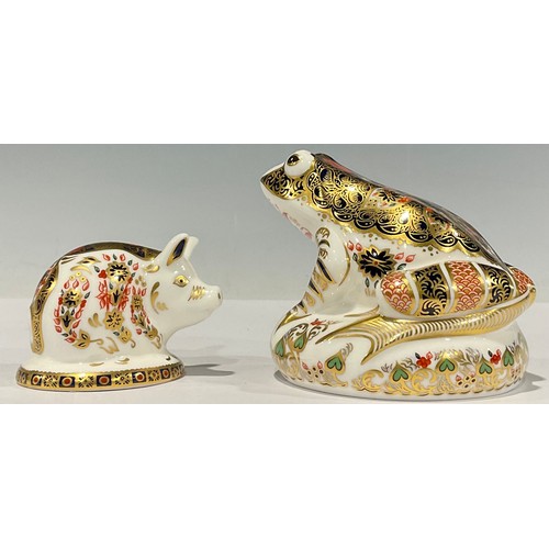 16 - A Royal Crown Derby paperweight, Old Imari Frog, printed in the 1128 pattern, gold stopper, limited ... 