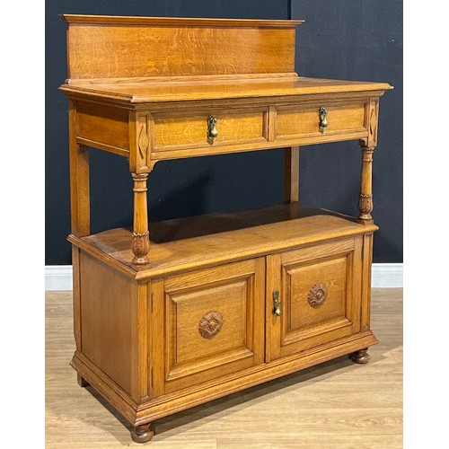 108 - An Arts & Crafts period oak buffet serving cabinet, c.1920