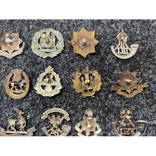 502 - A large collection of WW1/WW2 British military cap badges, however all have had the sliders and lugs... 