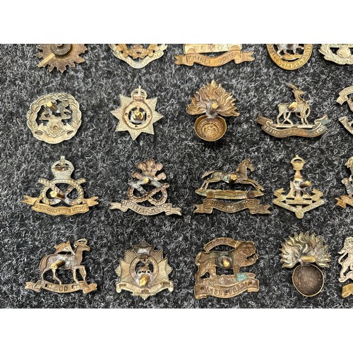 502 - A large collection of WW1/WW2 British military cap badges, however all have had the sliders and lugs... 