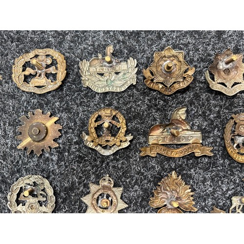 502 - A large collection of WW1/WW2 British military cap badges, however all have had the sliders and lugs... 