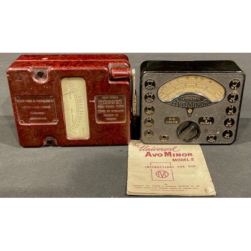 549 - A Bakelite 250 volt Megger insulation tester, Evershed & Vignoles Ltd, 6cm high, 14.5cm wide; a Univ... 