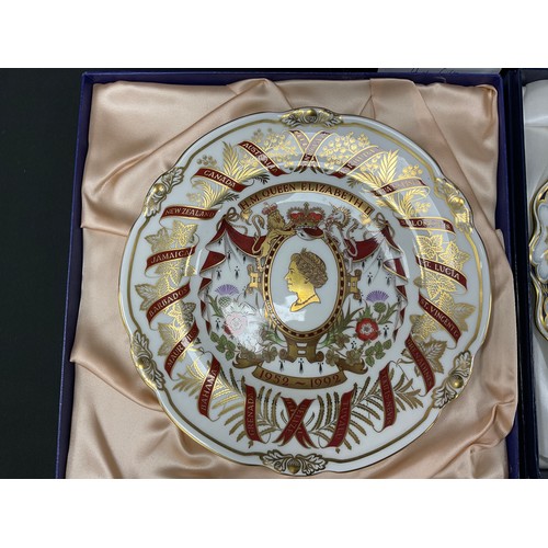 34 - Royal Crown Derby oval acorn dish to commemorate the 40th anniversary of the coronation of Queen Eli... 