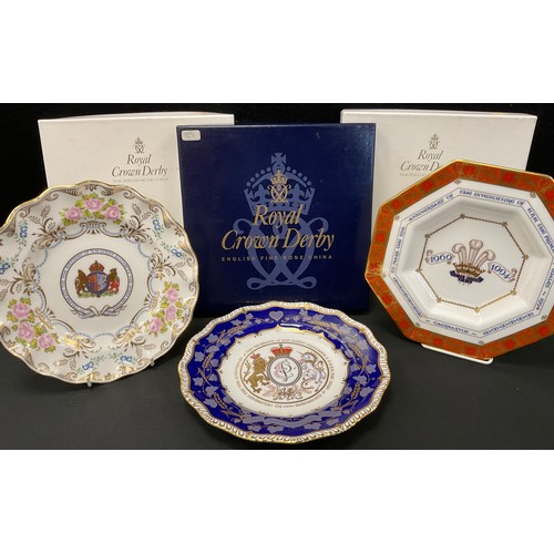 69 - Royal Crown Derby commemorative plate to commemorate the 25th anniversary of the investiture of the ... 