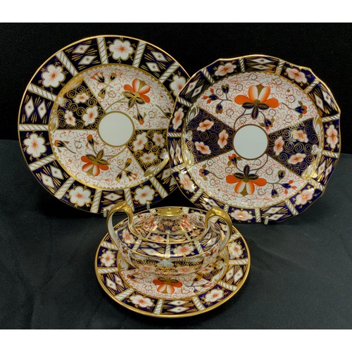 75 - Royal Crown Derby ‘Witches’ pattern ware including; plate, 23cm dia, others, boat shaped twin handle... 