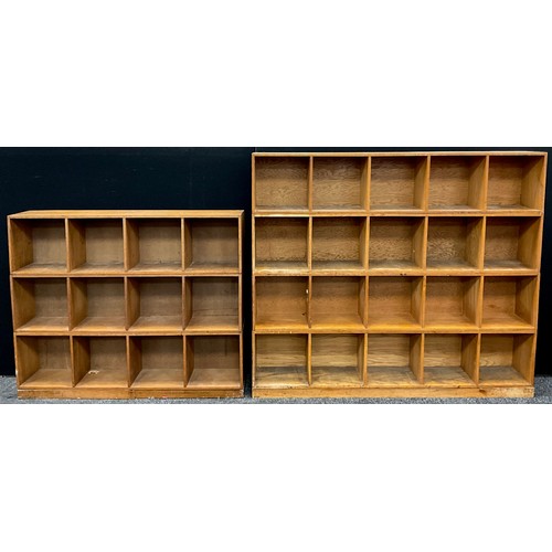 97 - A Unix ‘stacking system’ sectional oak shelving unit, composed of base, with four tiers above, each ... 