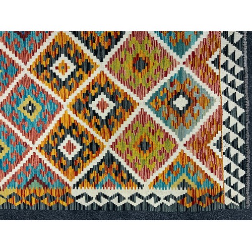 52 - An Anatolian Turkish Kilim rug / carpet, 190cm x 92cm.