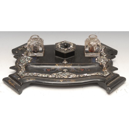 40 - A Victorian papier mache inkstand, decorated in polychrome and inlaid with abalone shell, glass well... 