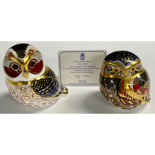 8 - A Royal Crown Derby paperweight, Tawny Owl, 21st anniversary gold stopper, 9cm, printed mark in red;... 