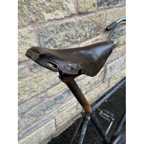 200 - A 1940s/50s Phillips single speed bicycle, serial number, T101039, black frame, leaver brakes, Brook... 