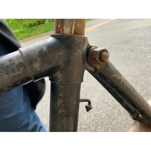 200 - A 1940s/50s Phillips single speed bicycle, serial number, T101039, black frame, leaver brakes, Brook... 