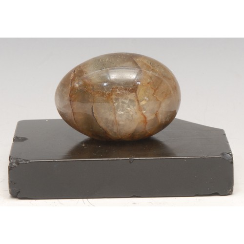 99 - A desk weight, set with a polished fluorite egg, possibly Derbyshire Blue John, rectangular base, 10... 