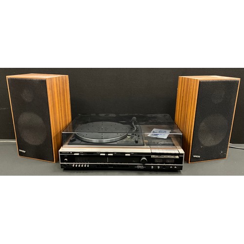 239 - Hitachi stero music turntable centre, SDT-2680R, conforming pair of speaker (3)