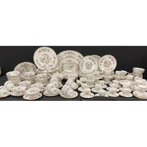 144 - A extensive Aynsley ‘Pembroke’ pattern dinner service for sixteen including; sixteen dinner plates, ... 