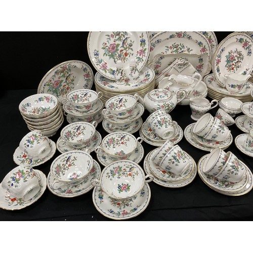 144 - A extensive Aynsley ‘Pembroke’ pattern dinner service for sixteen including; sixteen dinner plates, ... 