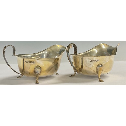 222 - A pair of George V silver sauce boats, 15cm long, Sheffield 1933, 214g