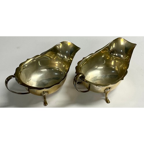 222 - A pair of George V silver sauce boats, 15cm long, Sheffield 1933, 214g