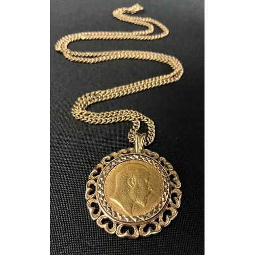 310 - A Edward VII sovereign pendant necklace, 1910, London mint, in later 9ct gold mount and curb link ch... 