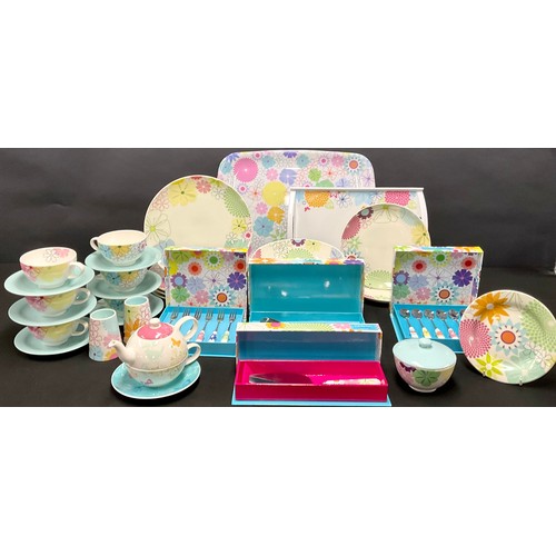 197 - A Portmeirion Crazy Daisy pattern pair of fruit bowl, six teacups and saucers, cake slice, six tea s... 