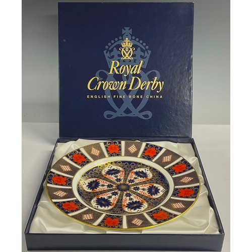 18 - A Royal Crown Derby Old Imari 1128 pattern dinner plate, 27cm diam, first quality, boxed