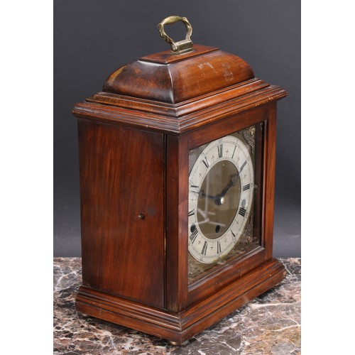 400 - A mid 20th century bracket-form mantel clock, 15cm dial inscribed AN Elliott CLOCK, the chapter ring... 