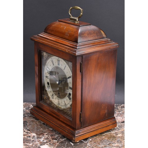 400 - A mid 20th century bracket-form mantel clock, 15cm dial inscribed AN Elliott CLOCK, the chapter ring... 