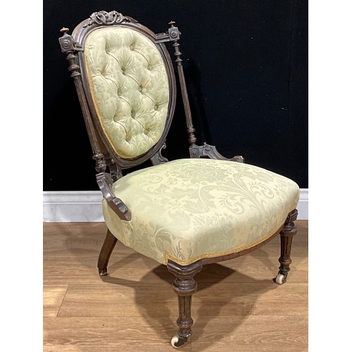 117 - A Victorian walnut boudoir chair, 79cm high, 53cm wide, c.1880