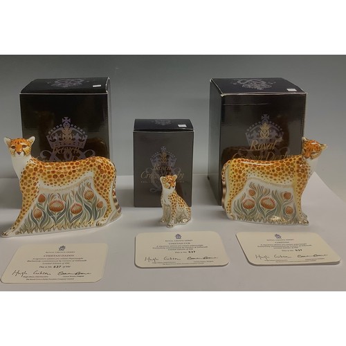 472 - A family of three Royal Crown Derby paperweights, Cheetah Daddy, Cheetah and Cheetah Cub, exclusivel... 